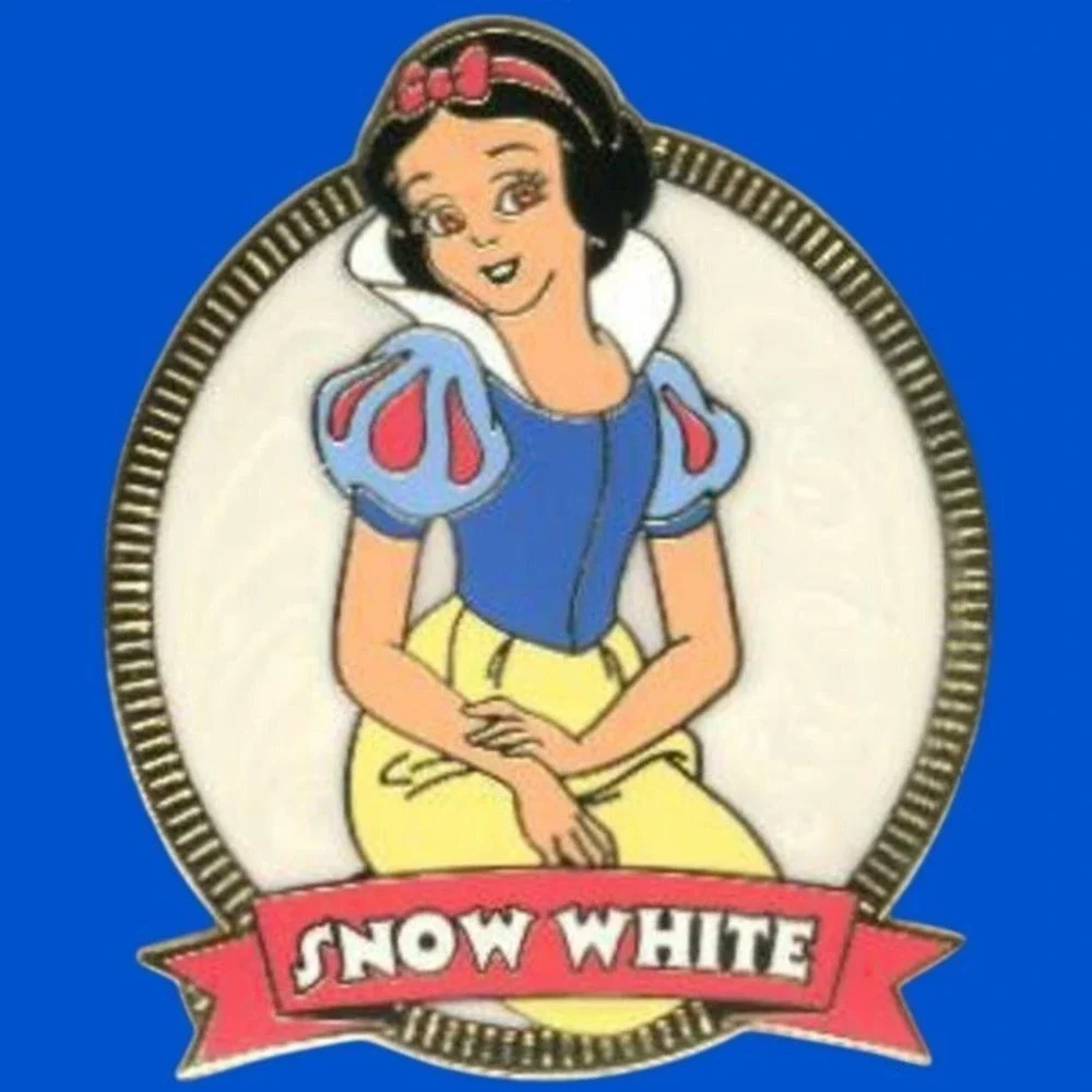 Vintage Disney Snow White Enamel Trading Gold Tone Oval Classic Princess Pin